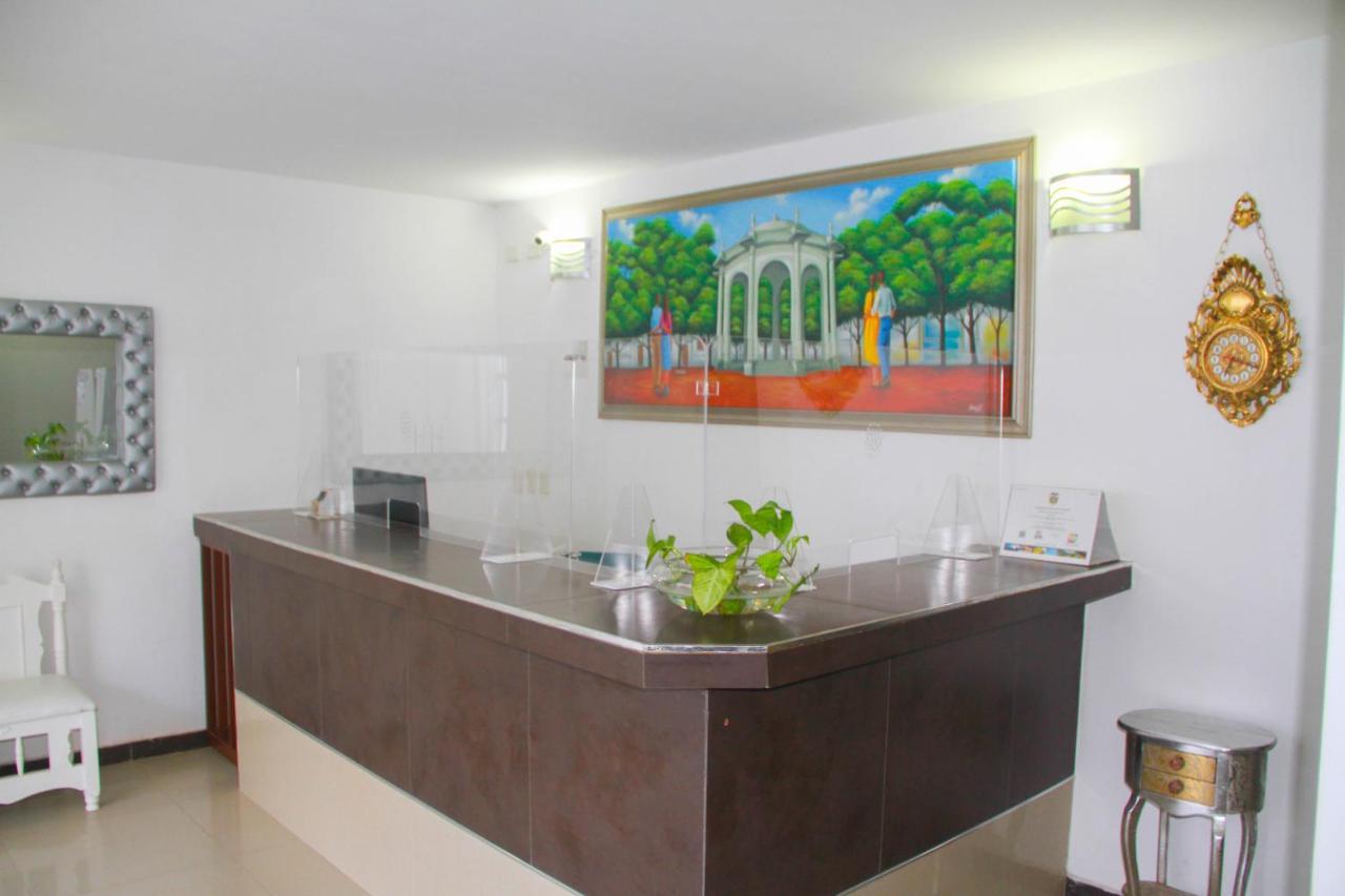 Hotel Parque De Los Novios Inn ซันตามาร์ตา ภายนอก รูปภาพ